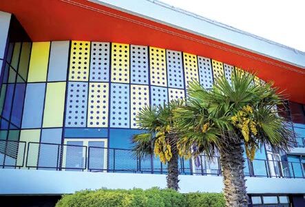A modernitás élete a hagyományok mellett: egy virágzó kisváros története